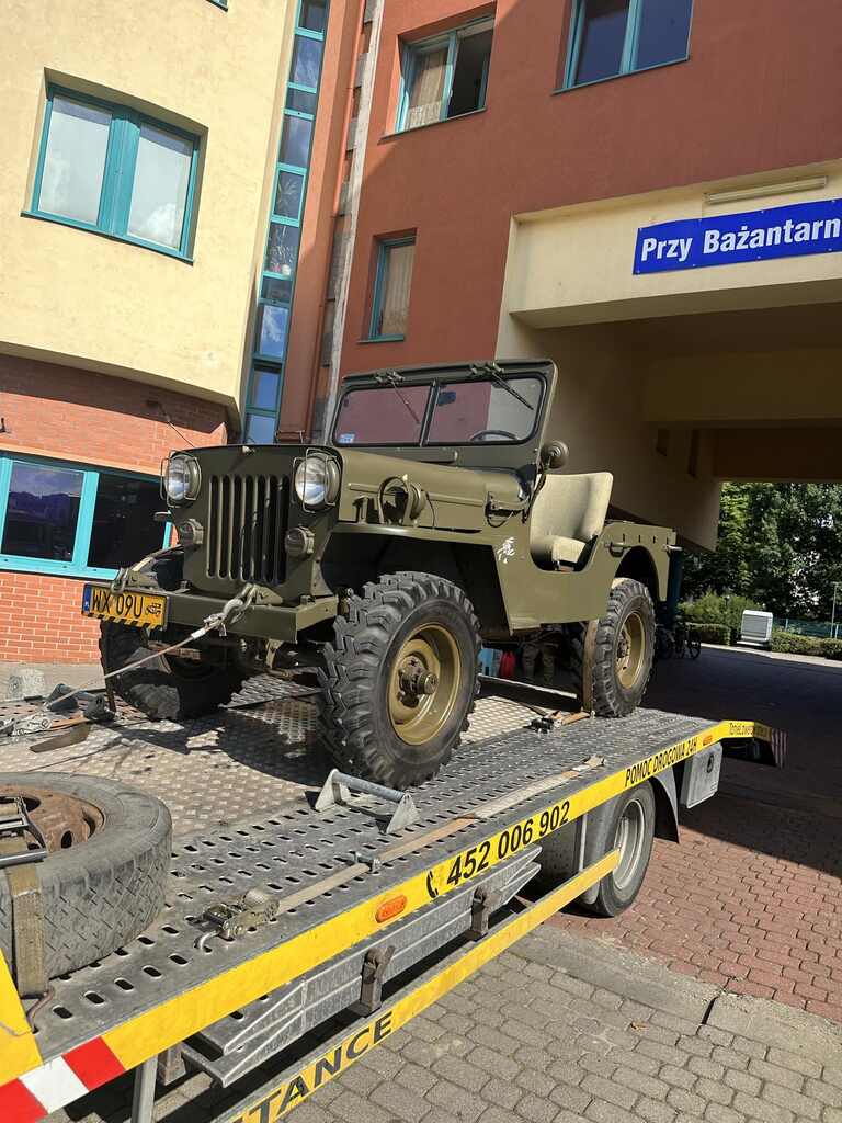 Auto na lawecie