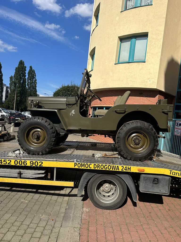 transport zabytkowego jeepa - pomoc drogowa Warszawa