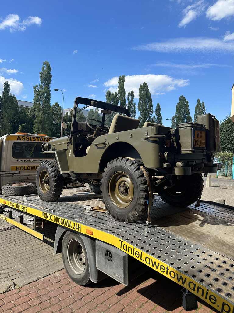 transport zabytkowego jeepa - pomoc drogowa Warszawa