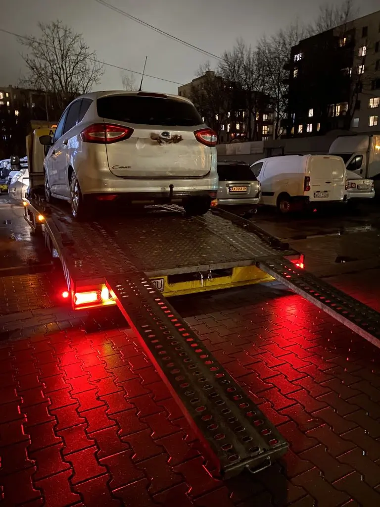 Laweta po kolizji Warszawa - transport uszkodzonego auta do warsztatu