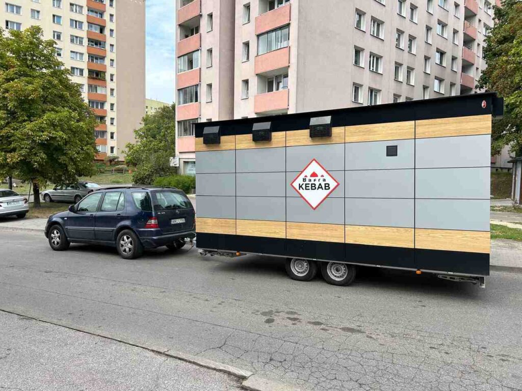 Pomoc drogowa Warszawa. Transport Food Trucka