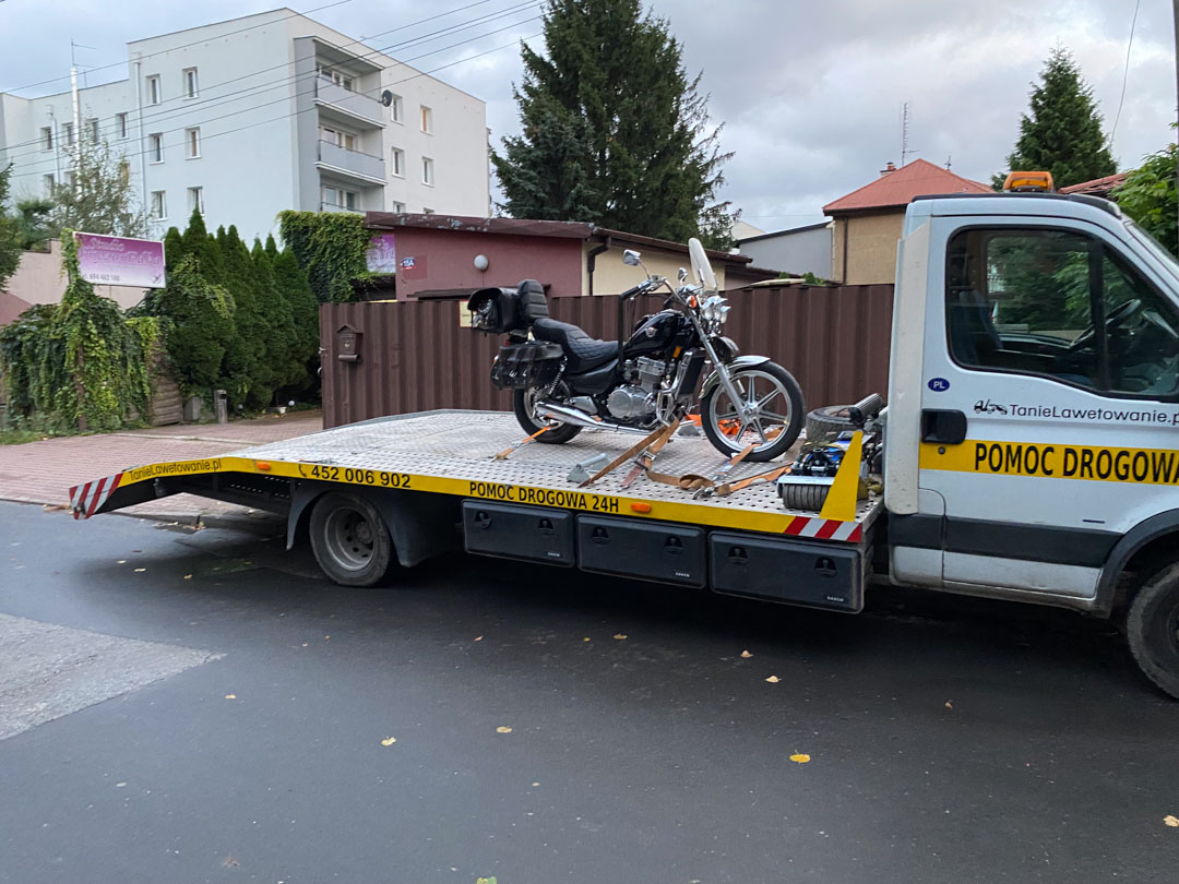 motocykl na lawecie